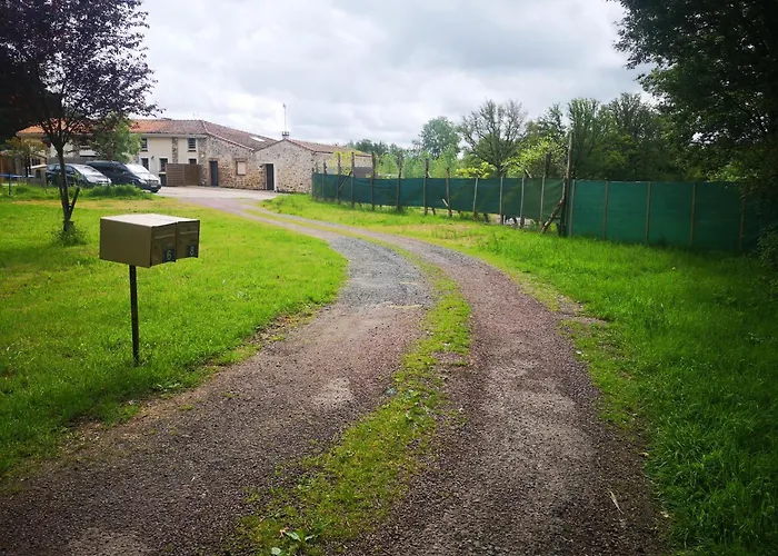 L\'Evasion En Pierre Piscine Et Etang Prive