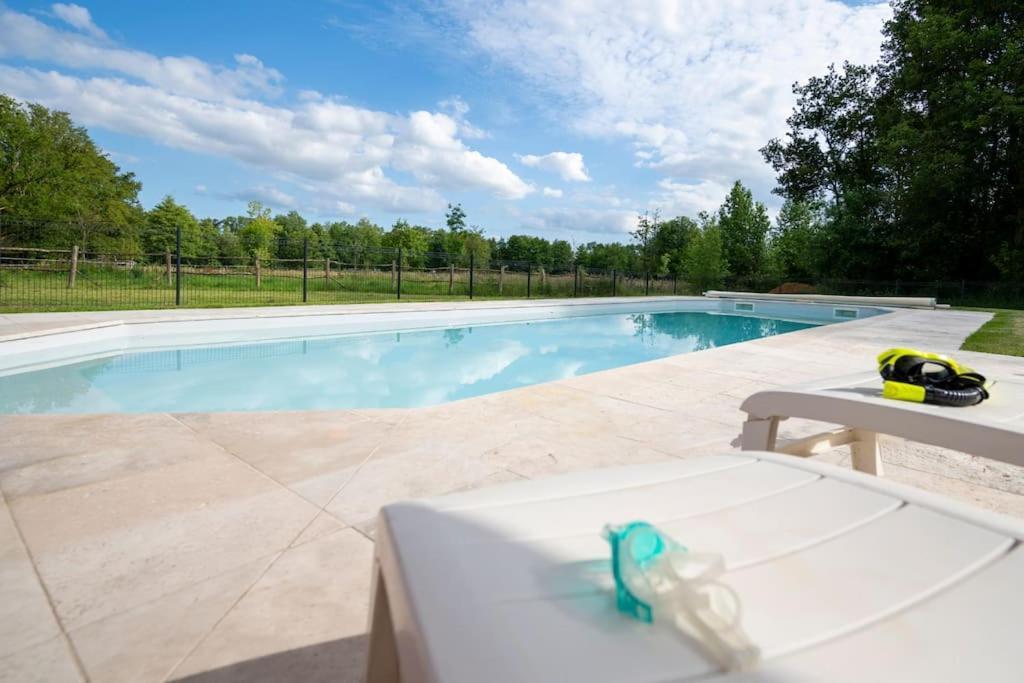 L'evasion En Pierre Piscine Et Etang Prive