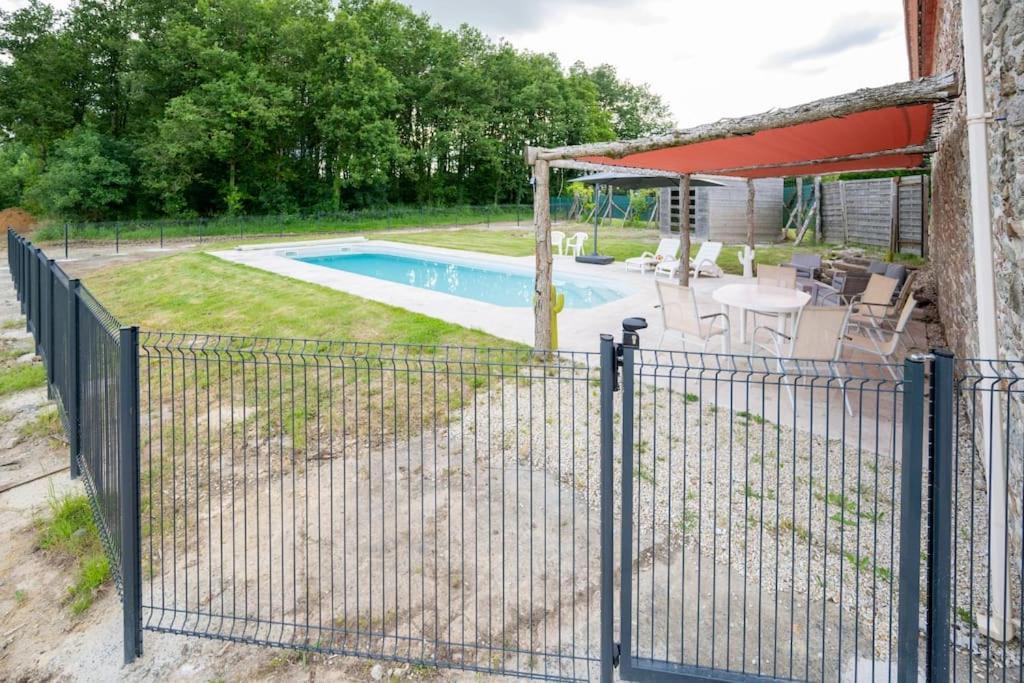 L'evasion En Pierre Piscine Et Etang Prive